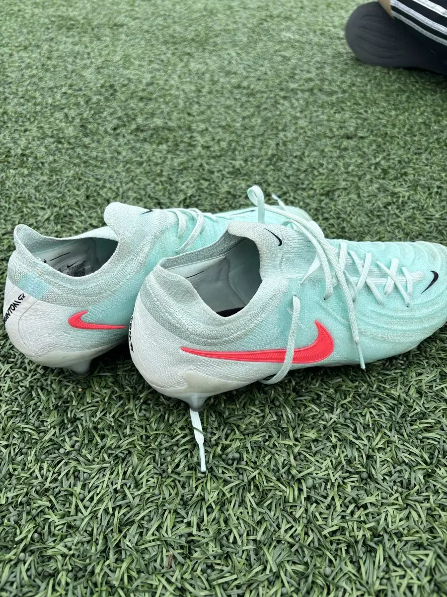 ナイキファントムGxサッカーシューズAG 275